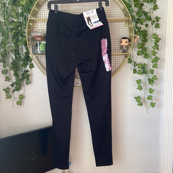 Seven7 Women's 4 Way Pull on Ponte Legging. Size small - Picture 2 of 7